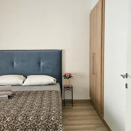 Sunshore Center #4 * Chalkís